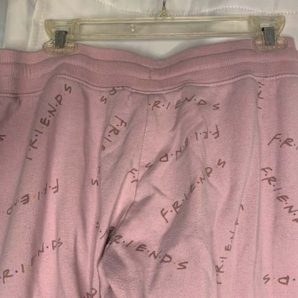 Friends™ The Television Series Women's Jogger Sweatpants – Size WL - Picture 5 of 8